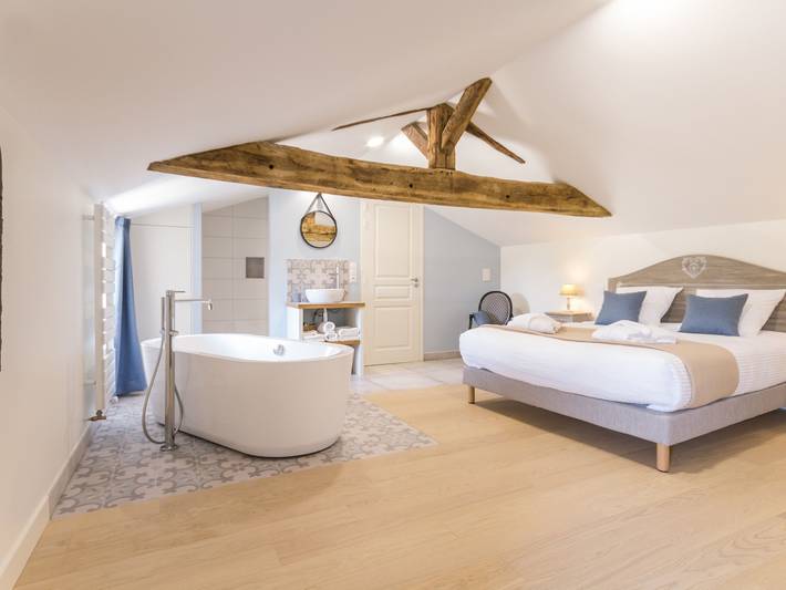 Élégant Gîte Rural avec Piscine Intérieure Chauffée près de Nantes in Château-Thébaud, Région de Nantes