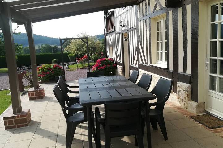 Location de vacances pour 8 personnes, avec balcon et jardin à Saint-Hymer