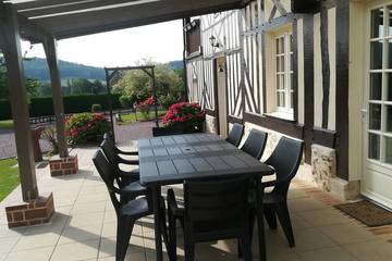 Location de vacances pour 8 personnes, avec balcon et jardin à Saint-Hymer