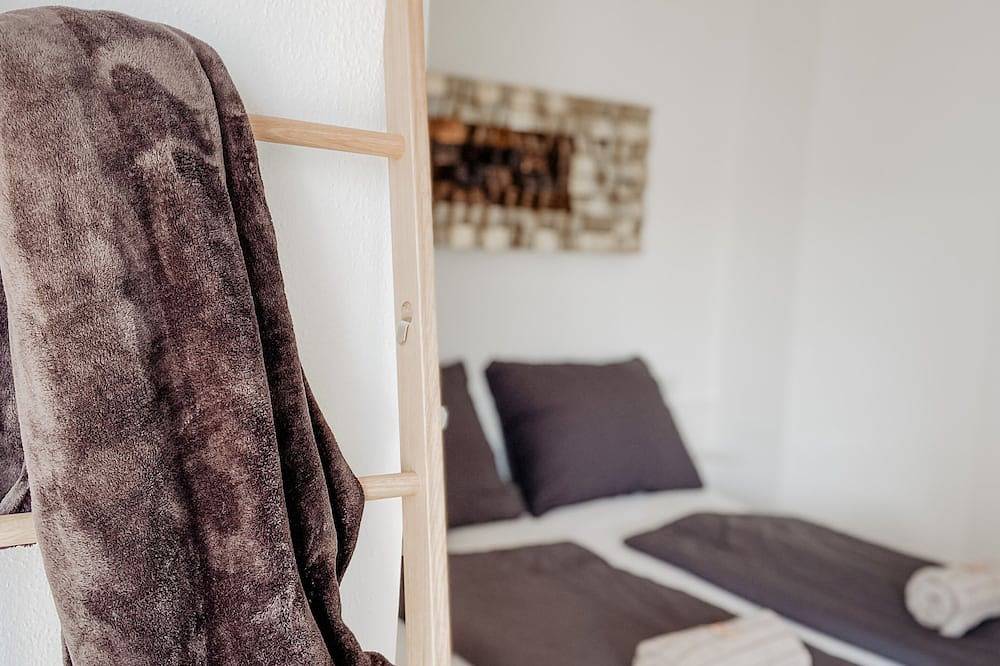Ganze Wohnung, Penthouse-Apartment mit Seeblick und Seezugang in Ruhelage Veldens in Velden am Wörther See, Villach-Land