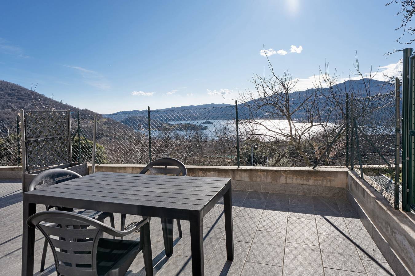 Ganze Wohnung, Ferienwohnung 'Luna' mit Blick auf den See, Gemeinschaftspool und Wi-Fi in Comune di Pettenasco, Ortasee