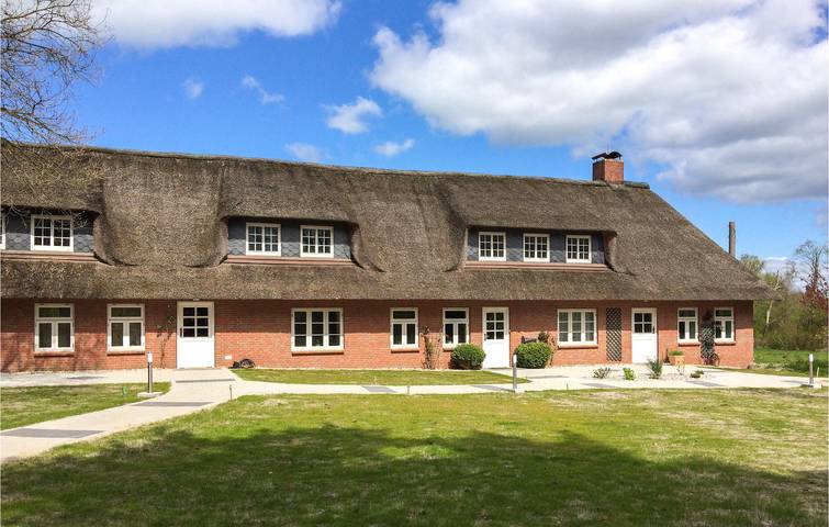 Ferienhaus für 4 Personen, mit Terrasse und Garten in Langenhorn