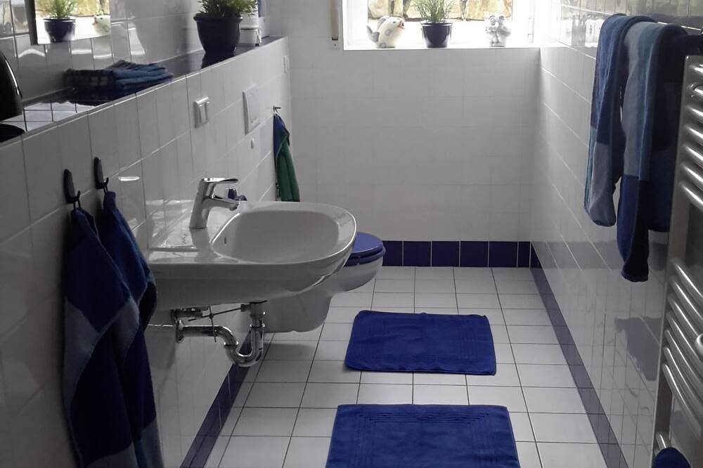 Ganze Wohnung, Ruhige und gemütliche Ferienwohnung für 2 Personen am Rande der Weinberge. in Geisenheim, Rheingau-Taunus-Kreis