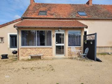Gîte pour 2 personnes, avec jardin et terrasse dans Allier
