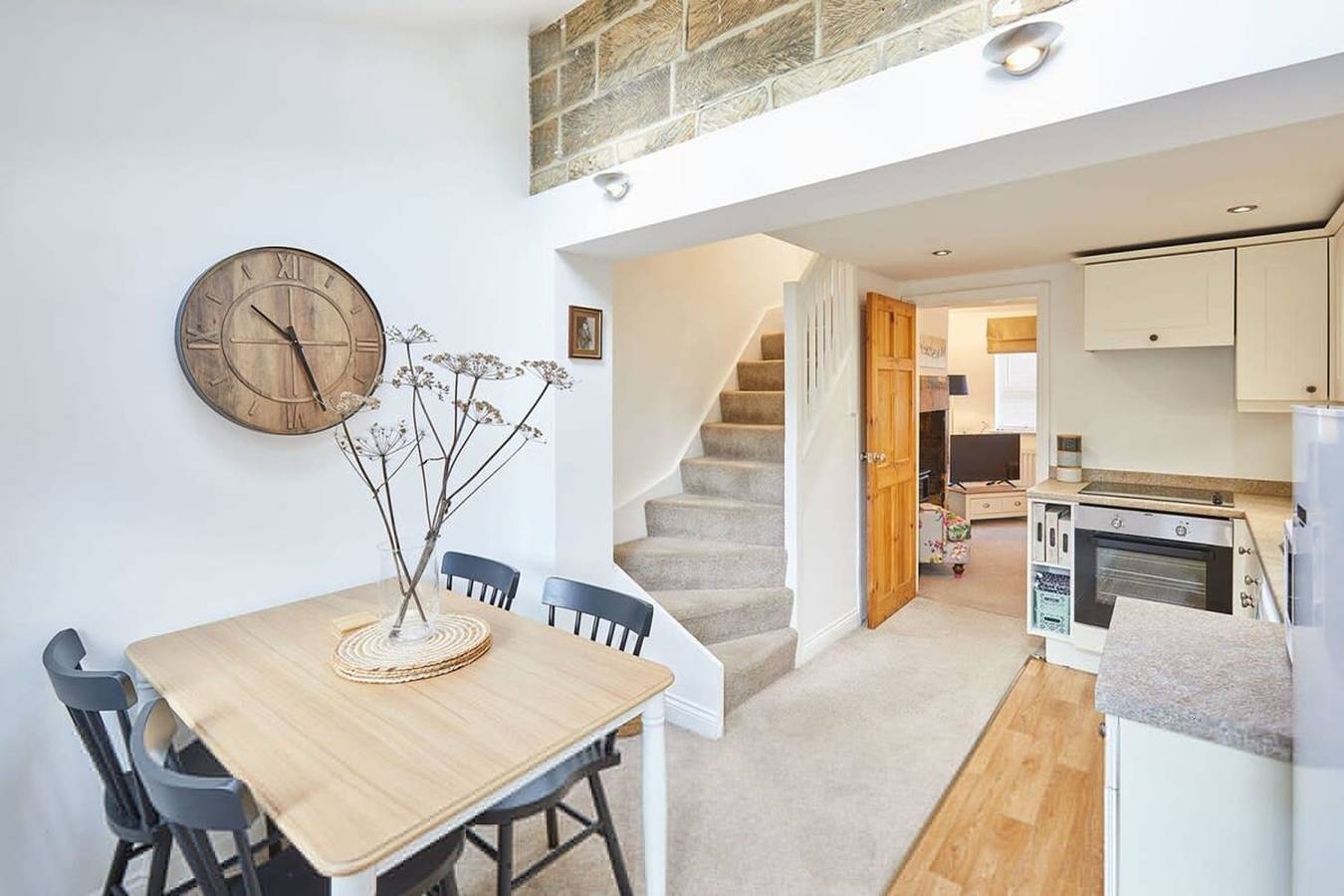 Host Stay Waterlily Cottage in North Yorkshire