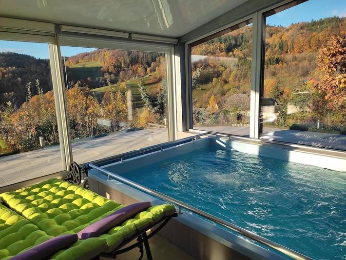 Appartement de vacances pour 4 personnes, avec vue et terrasse ainsi que sauna et piscine