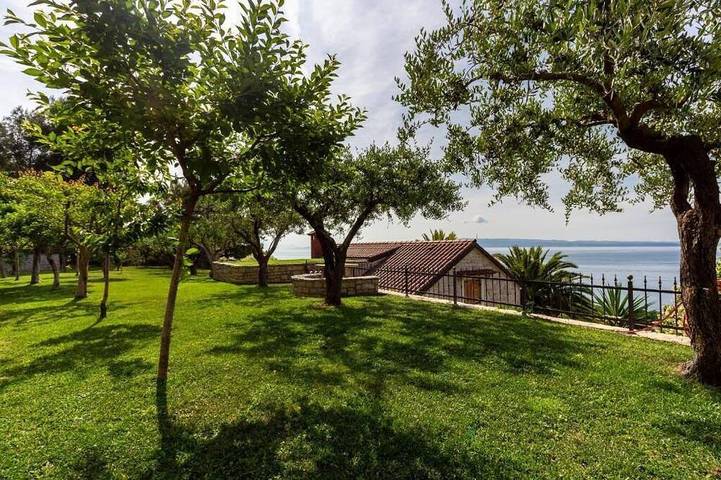 Villa Tomislav Split - Secluded Mediterranean hacienda in Plaža Ježinac, Split