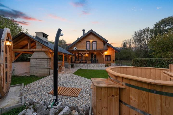 Cottage pour 7 personnes, avec jardin ainsi que vue et sauna, animaux acceptés dans Brod na Kupi