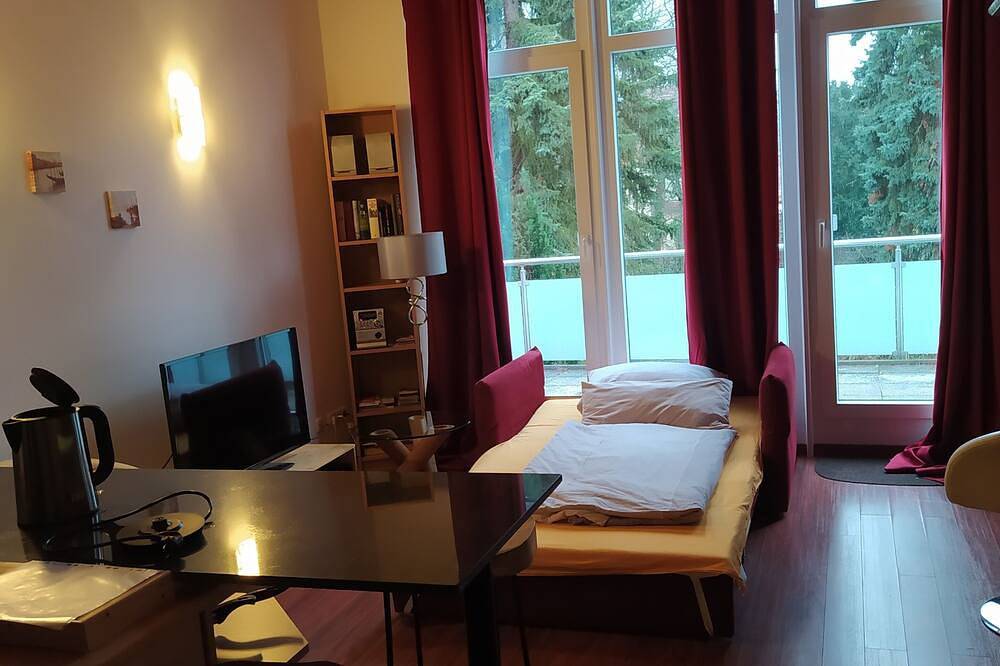 Ganze Wohnung, Penthouse mit großer Dachterrasse am Mexikoplatz in Berlin Zehlendorf, Berlin