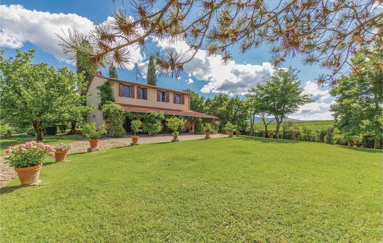 Casa vacanza per 8 persone, con piscina e terrazza nonché giardino, con animali domestici a Terranuova Bracciolini