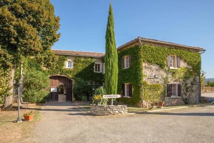 Hôtel pour 2 personnes, avec vue ainsi que piscine et jardin à Chabrillan - 3