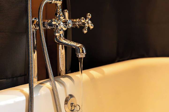Farmhouse well renovated with heated pool, Jacuzzi, sauna, home cinema in Saint-Laurent-des-Bâtons, Val de Louyre et Caudeau