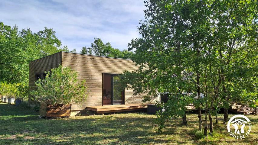 Gîte pour 4 personnes, avec jacuzzi et terrasse à Cahuzac-sur-Vère