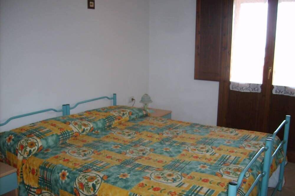 Leiter von vier Reihenhäusern in Porto Tramatzu, Villaputzu