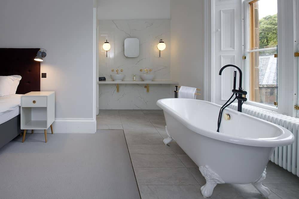 A lews castle that sleeps 2 guests in 1 bedroom in Lewis and Harris, Äußere Hebriden