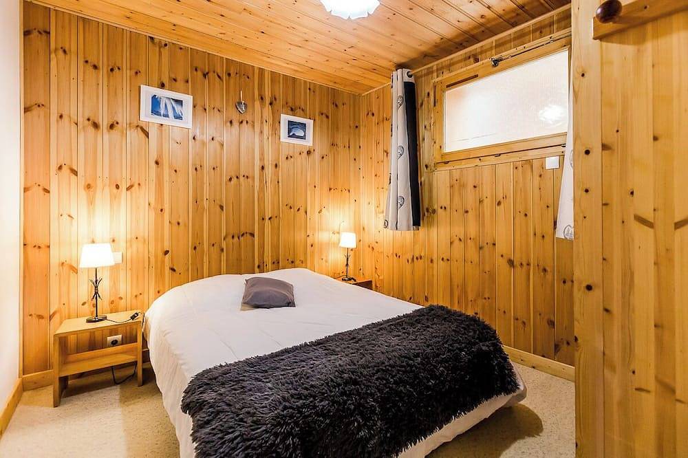 Chalet sleeps 20 Skis-on, Historic Village of Montchavin (La Plagne) in La Plagne, Bellentre
