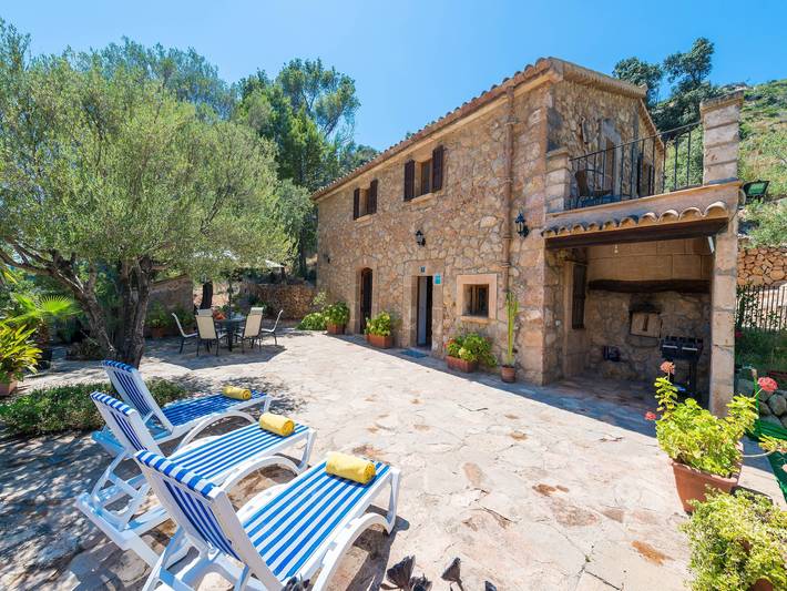 Villa für 6 Personen, mit Terrasse und Garten sowie Pool