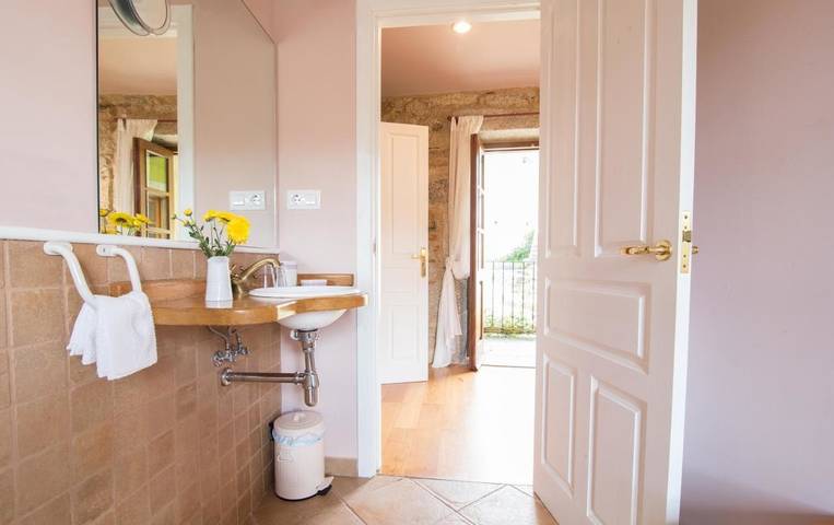 Casa rural para 5 personas, con Terraza además de Jardín y Vistas en Monfero