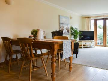 Holiday Rental for 6 People in West Sussex, Photo 4