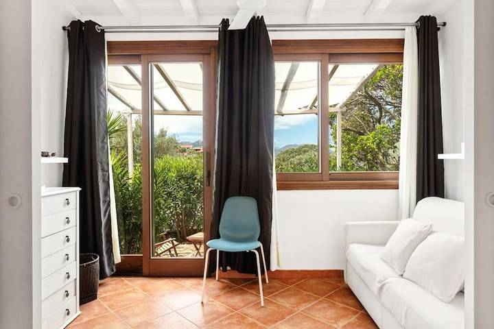 Location de vacances pour 4 personnes, avec piscine et jardin ainsi que terrasse et vue dans Sole Ruiu - 3