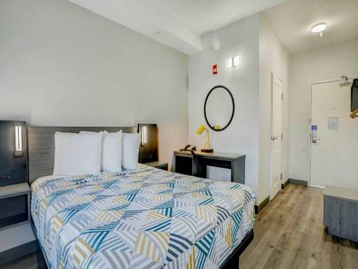 Ganze Wohnung, 1 Queensize-Bett | Hörgeräte-barrierefrei (Nsmk) in San Bernardino County