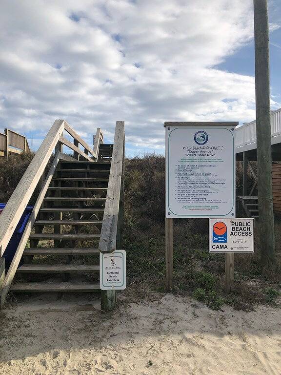 Beach views! Listen to the waves! Steps to beach access! 3 bed and 3 bathrooms! in Surf City, Topsail Island