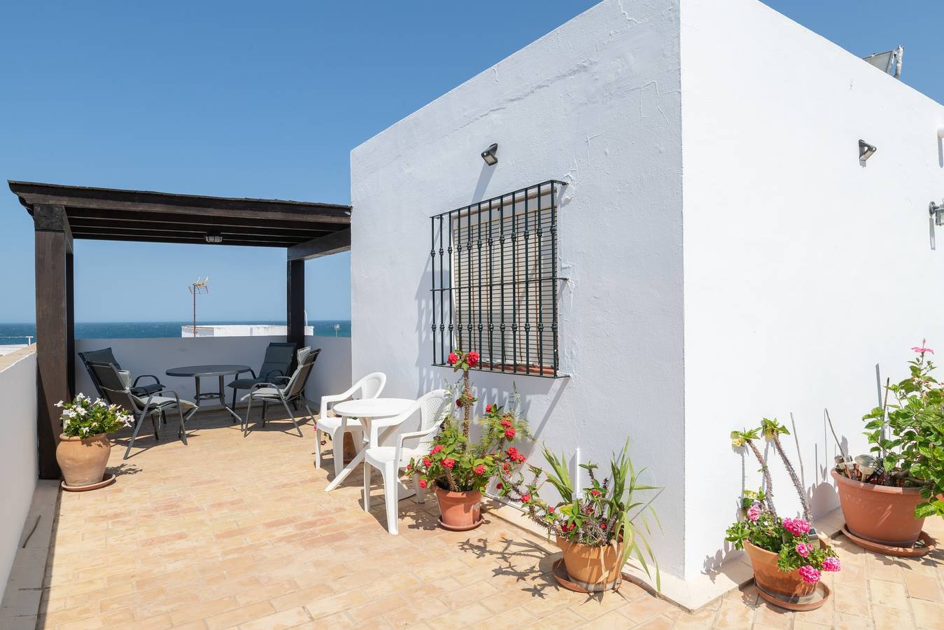 Entire apartment, Apartment 'Paqui Calle' with Private Terrace, Wi-Fi and Air Conditioning in Playa de los Bateles (Conil de la Frontera), Conil de la Frontera