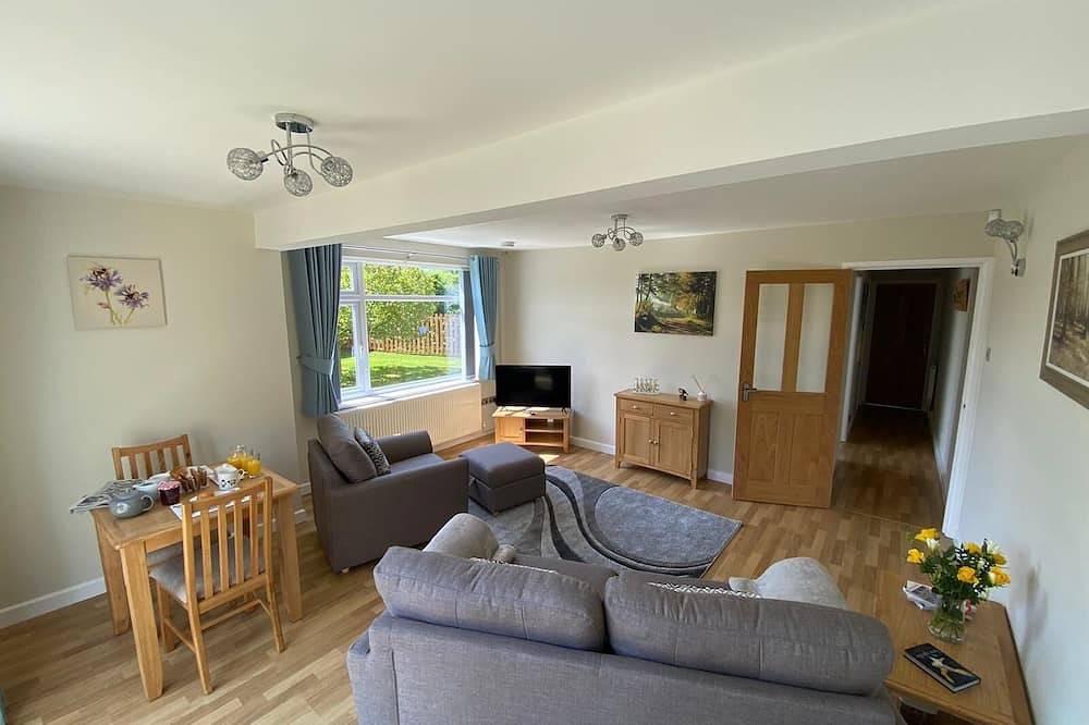 Cosy dog friendly self contained Annexe ,  near Cheltenham & Cotswolds in Badgeworth, Gloucestershire