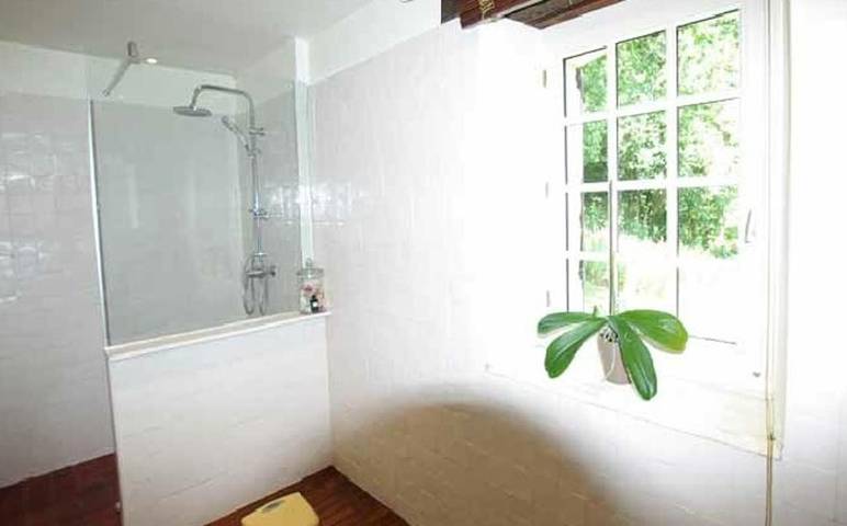 Location de vacances pour 8 personnes, avec jardin ainsi que vue et piscine à Veyrines-de-Vergt - 4