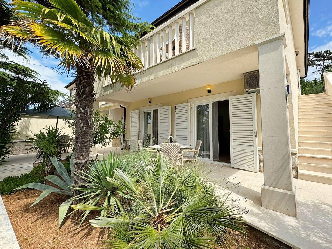Appartement de vacances entier, Flat Scheich-direkt am Meer, ground floor in Silo (Krk), Krk