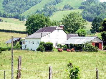 Gîte pour 4 personnes, avec terrasse et jardin, animaux acceptés en Pyrénées-Atlantiques