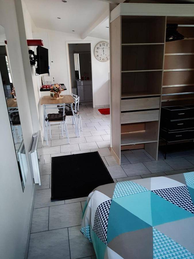 Appartement entier, Tres beau gite ,une ou deux personnes, super équipé 25m2 in Nogent-sur-Seine, Aube