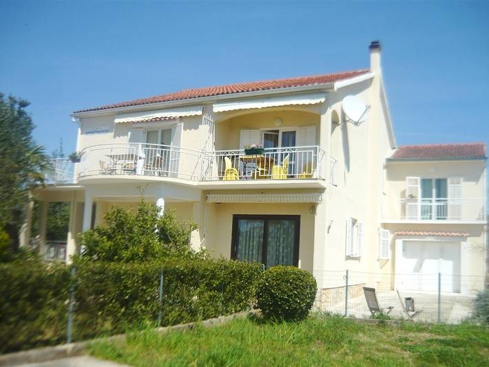 Ferienwohnung für 2 Personen, mit Terrasse in Sukosan