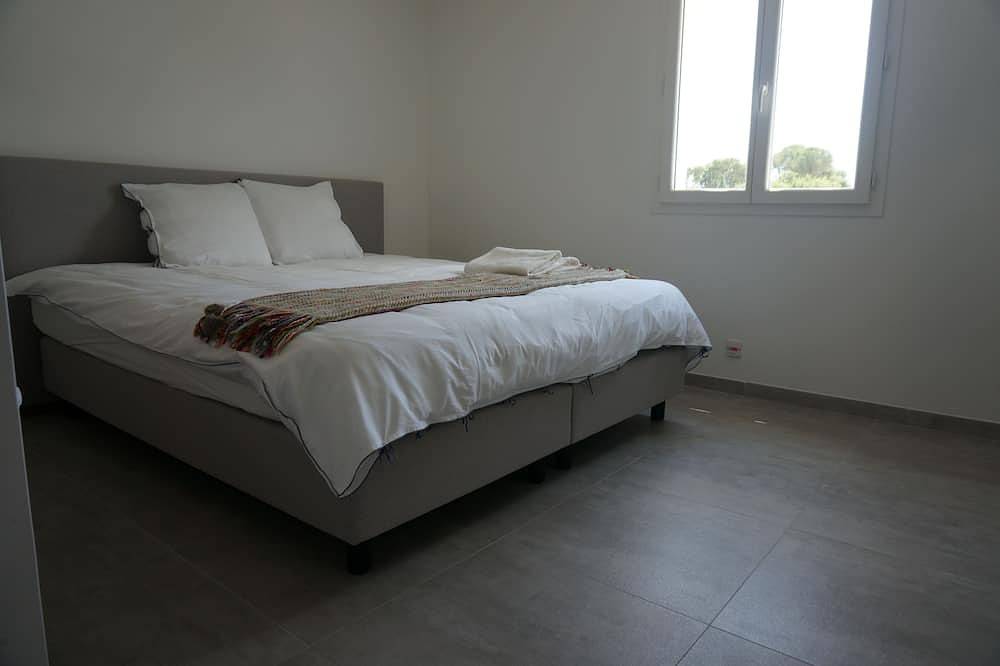 Superb new villa with all modern comforts 9 km from the beaches in Le Plan-de-la-Tour, Draguignan region