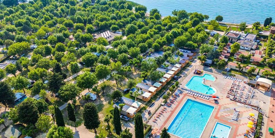 Camping per 6 persone, con Terrazza e Giardino nonché Piscina per bambini e Piscina a Castelnuovo del Garda