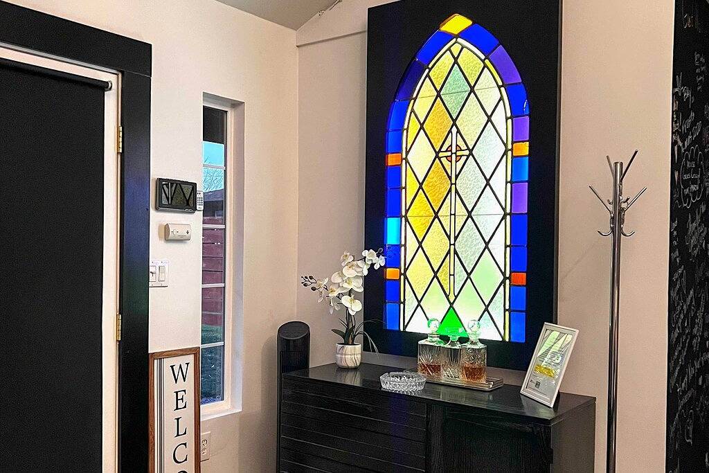 Modern Entertainment Getaway Off Sacramento River! in Shasta County