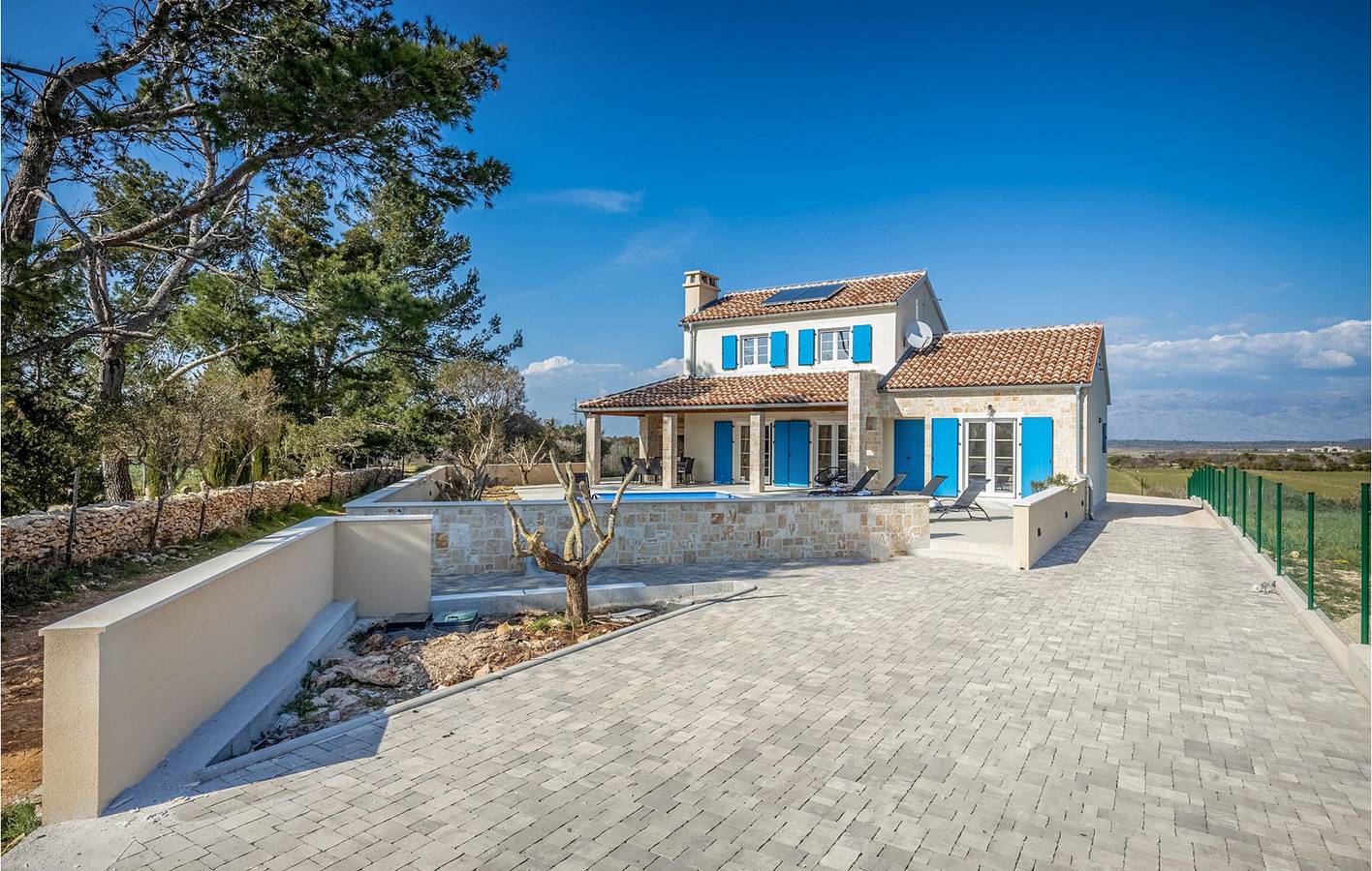 Geräumige 170 m² große Wohnung mit Pool, WLAN und Parkplatz in Nin, Zadar