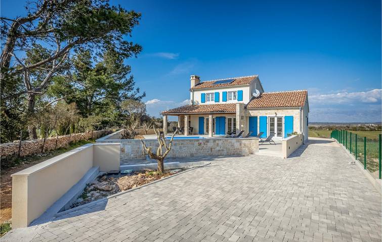 Location de vacances pour 8 personnes, avec terrasse à Nin - 3