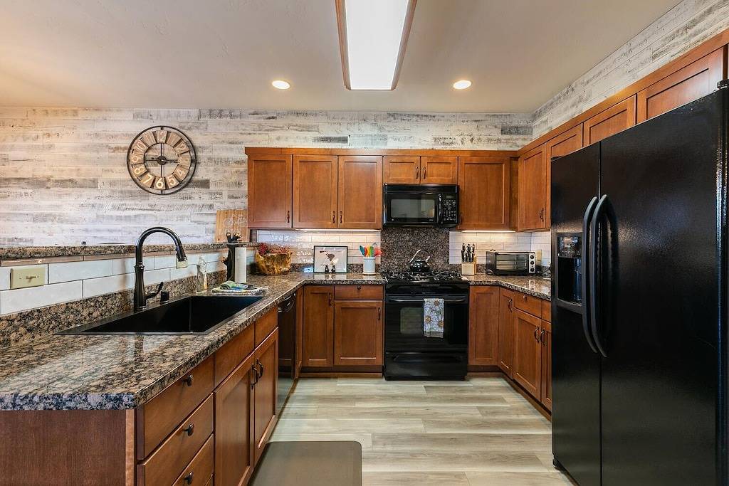 Ganze Wohnung, Condo w/ Beautiful Mountain View. Steps from Ski/Trails. Donner Lake. Ev outlet in Truckee, Donner Lake