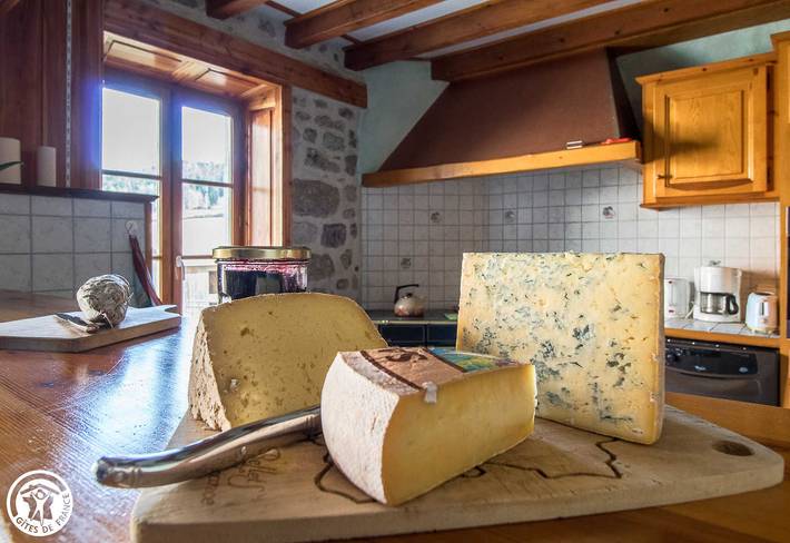 Gîte pour 8 personnes, avec jardin, animaux acceptés à Saint-Romain (Puy-de-Dôme) - 3