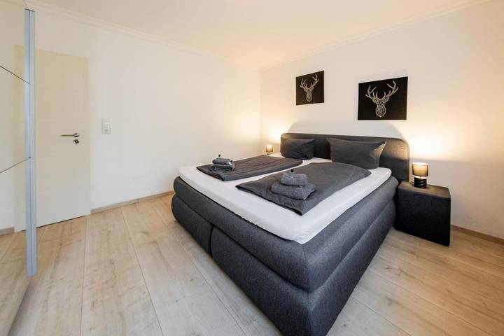Ferienwohnung für 4 Personen, mit Whirlpool und Terrasse sowie Garten in Oldenburg
