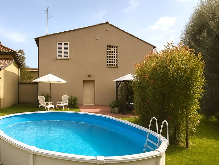 Casa vacanza per 5 persone, con piscina e giardino nonché terrazza, con animali domestici a Quarrata