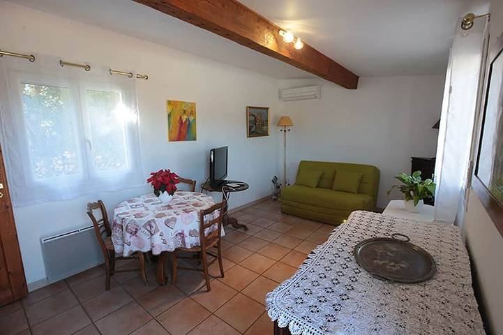 Location de vacances pour 4 personnes, avec terrasse et jardin, animaux acceptés à Fontvieille