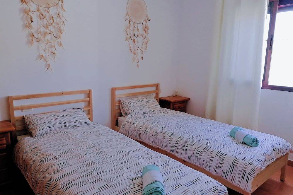 Big Villa Puerto Rico streetfront with saltwater jacuzzi pool, Bbq near shops in Puerto Rico (Gran Canaria), South Gran Canaria