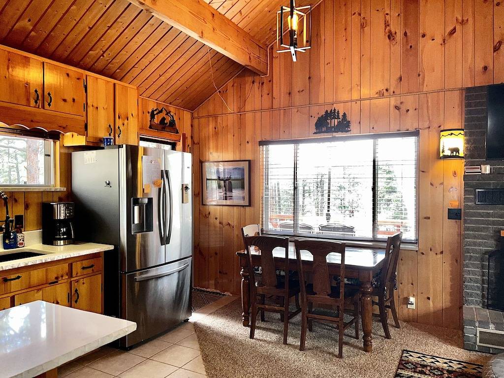 Cabin at Sportsman’s Paradise- Anglers’s Dream & Mountain Retreat. in Park County