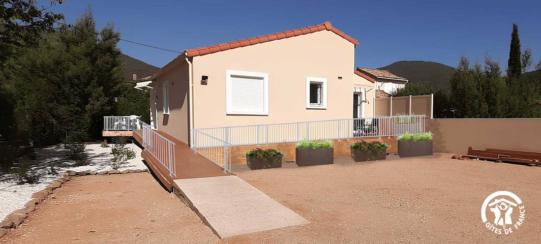 Gîte pour 2 personnes, avec jardin à La Tour-sur-Orb
