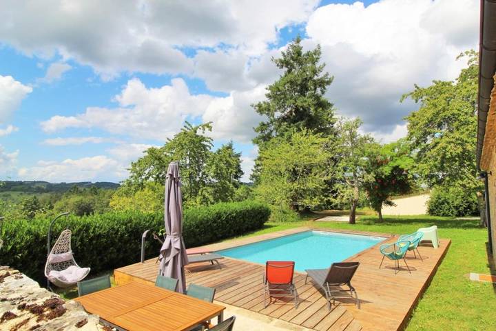 Villa pour 4 personnes, avec Terrasse et Jardin ainsi que Piscine et Vue à Sarlat-la-Canéda