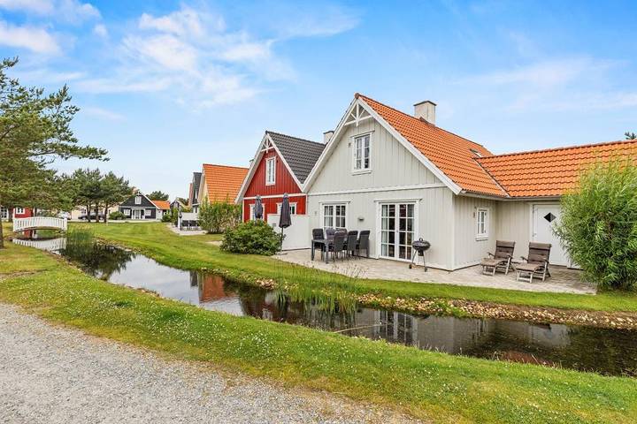 Ferienhaus für 6 Personen, mit Balkon/Terrasse und Whirlpool sowie Terrasse und Sauna