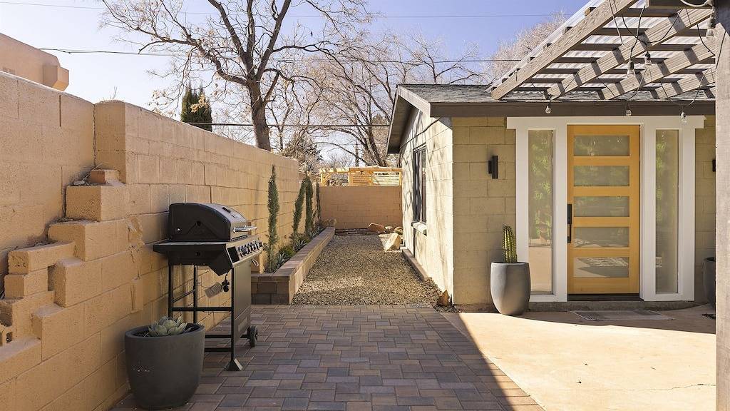 Designer Bungalow in Heart of Sedona, Enclosed Yard/Patio, Luxe Kitchen in Sedona, Oak Creek Canyon