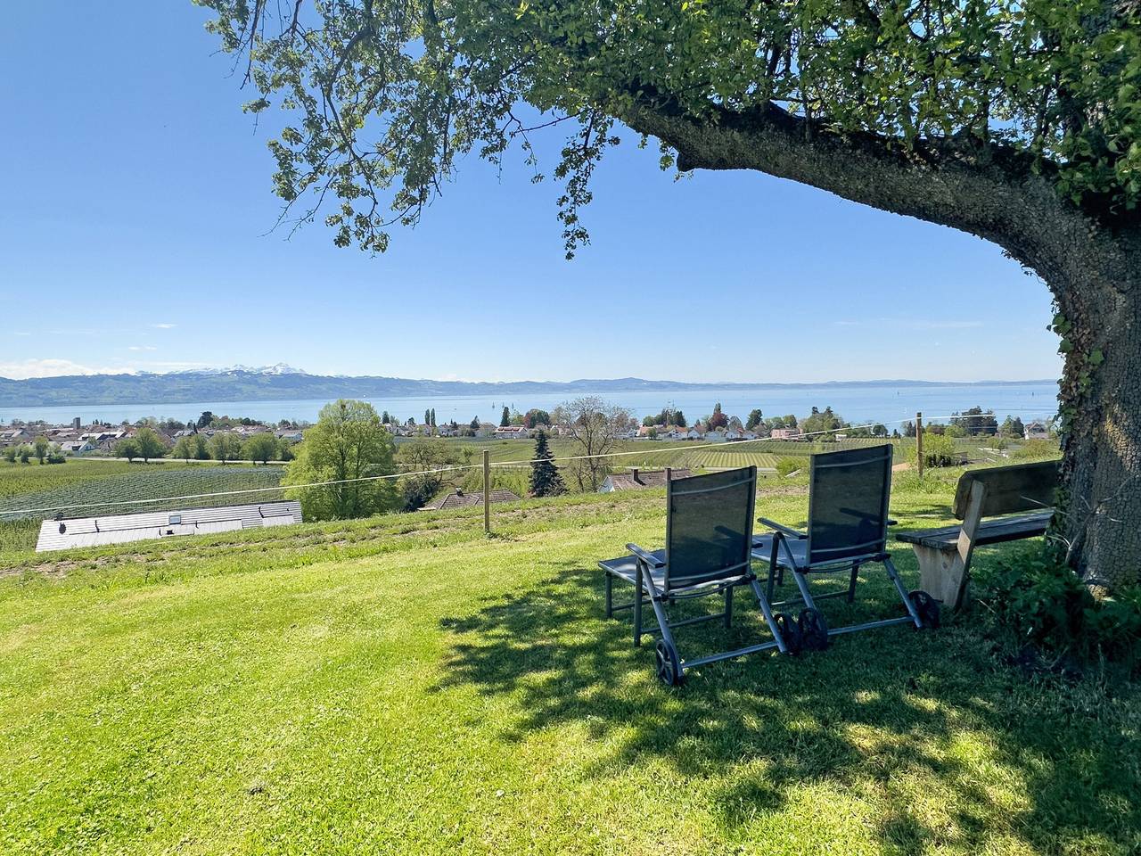 Ganze Wohnung, 'Wohnung 1' mit Seeblick, Gemeinschaftsgarten und Wlan in Kressbronn am Bodensee, Region Bodensee-Oberschwaben